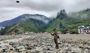 Más de 100 desaparecidos y al menos 5 muertos por una riada súbita en el Himalaya indio