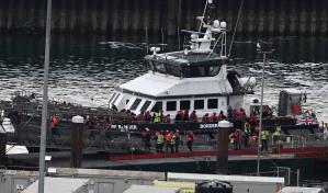 El Reino Unido anuncia la detención de los primeros migrantes en virtud de un tratado con Francia