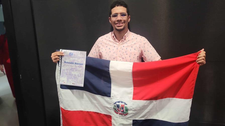 Estudiante dominicano obtiene mención de honor en competencia internacional de matemáticas
