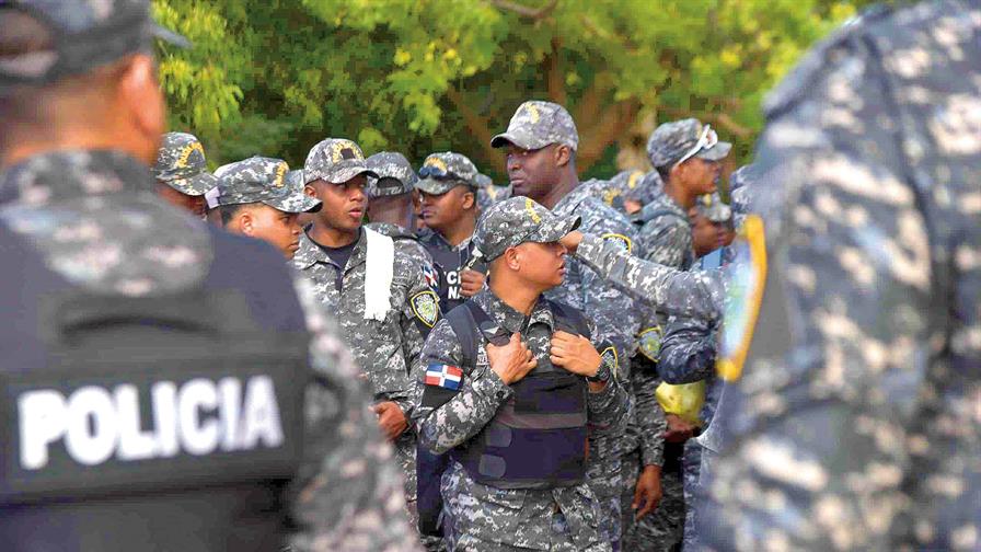 Una jueza del Tribunal Constitucional plantea que se habiliten a militares y policías para votar Una jueza del Tribunal Constitucional plantea que se habiliten a militares y policías para votar