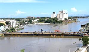 El puente flotante: de medida provisional a vía indispensable durante casi tres décadas