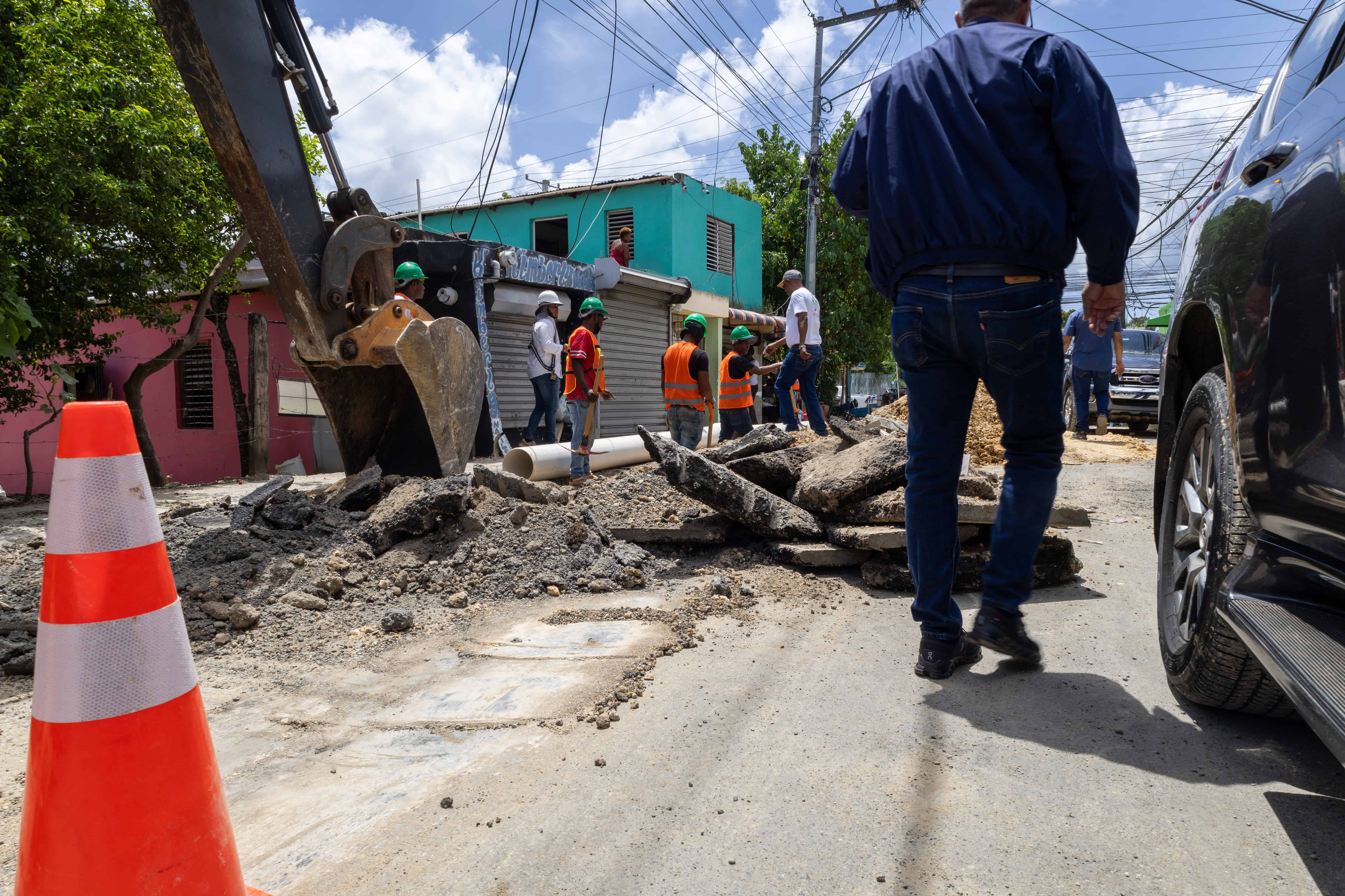 Se espera que los trabajos mejoren el suministro de agua en Santo Domingo Este.