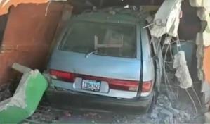 Al menos 10 heridos tras choque de minibús contra colmado en Puerto Plata