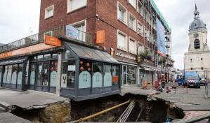 Se hunde edificio en el centro de una ciudad francesa