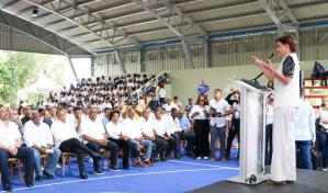 INEFI entrega nuevo polideportivo en Bayaguana