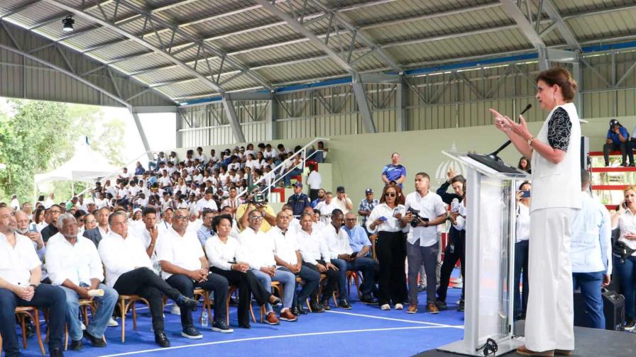 INEFI entrega nuevo polideportivo en Bayaguana INEFI entrega nuevo polideportivo en Bayaguana