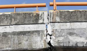 Grieta en el elevado de la Churchill con Kennedy preocupa a conductores y transe&uacute;ntes