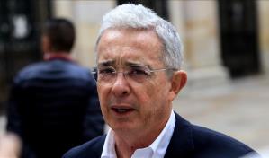 Uribe agradece las marchas de apoyo y pide elegir en 2026 un gobierno de transición