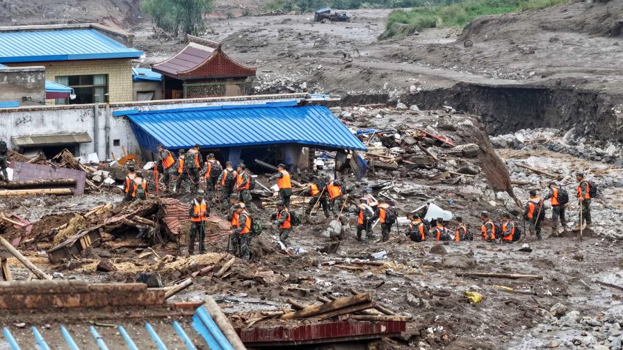 Sube a 13 el número de muertos por inundaciones en el noroeste de China