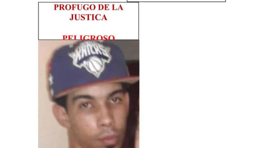 Policía activa búsqueda de hombre acusado de agredir y amenazar a su expareja en Santiago