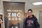 "Tuve que defenderme por mi cuenta": el reto de joven dominicano reconocido en la IMC 2025