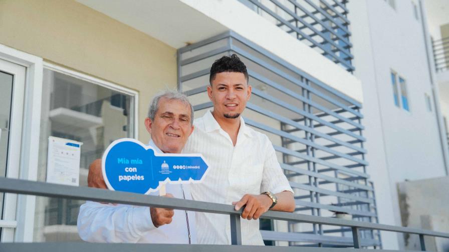 Presidente Abinader y ministro del Mived entrega 46 viviendas del Plan Familia Feliz en Arroyo Hondo Presidente Abinader y ministro del Mived entrega 46 viviendas del Plan Familia Feliz en Arroyo Hondo