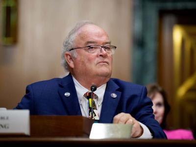 Trump destituye al director del IRS por negar datos de migrantes