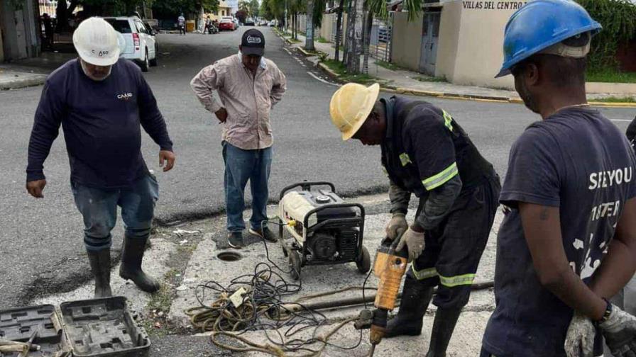 La Caasd trabaja en avería que limita suministro de agua en sectores de la capital La Caasd trabaja en avería que limita suministro de agua en sectores de la capital