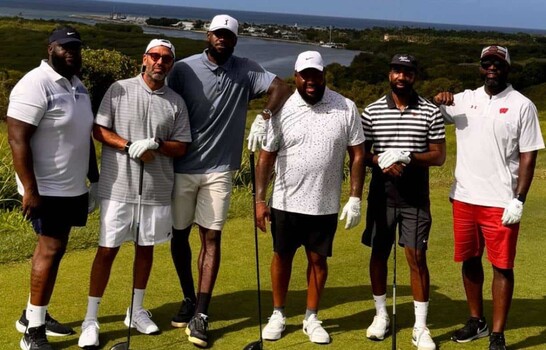 VIDEO | &iquest;Rey en Youtube?: LeBron James lanza canal de golf con los campeones de Cleveland de 2016