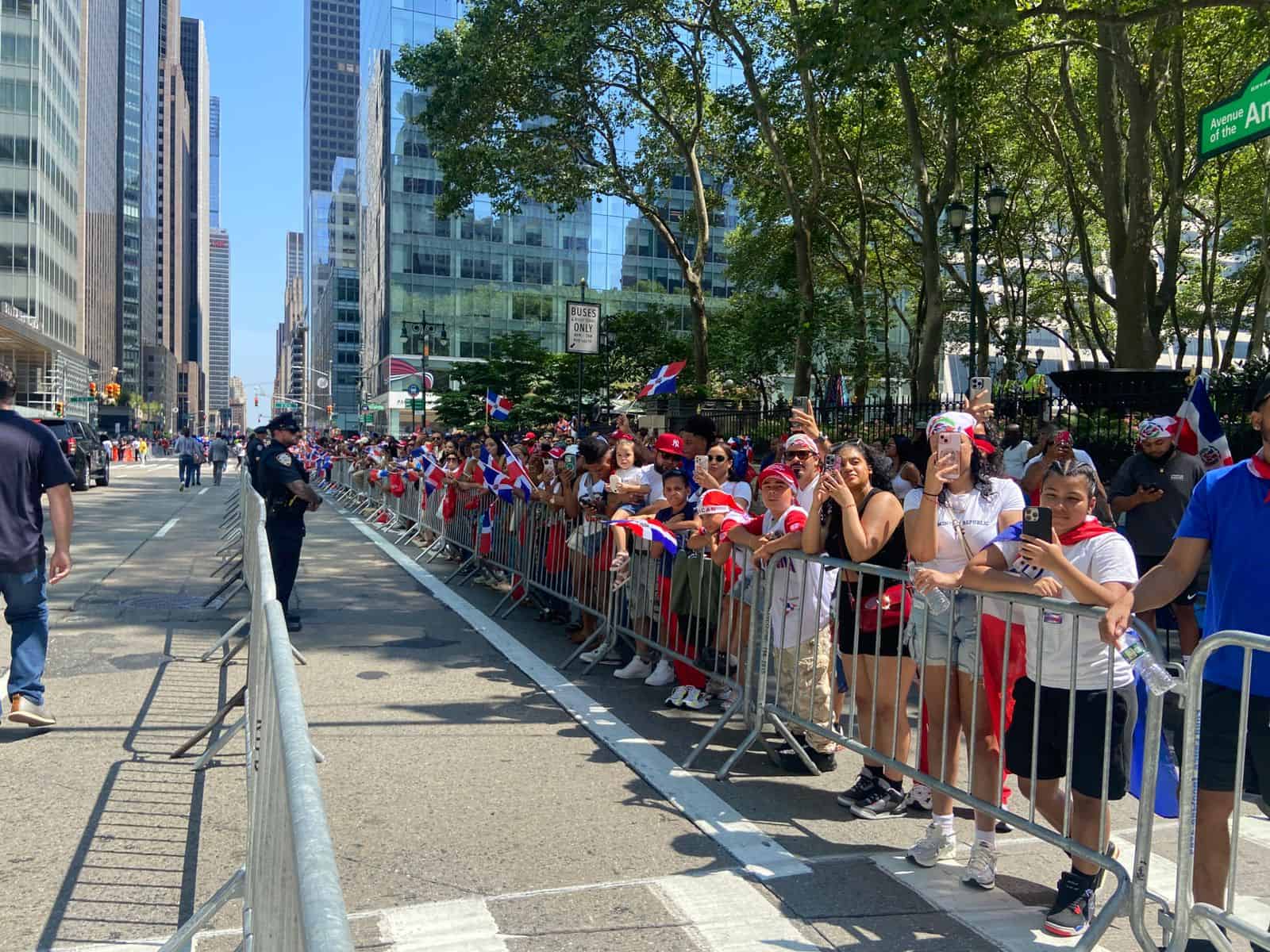 Dominicanos celebran el Desfile Nacional Dominicano en Nueva York.