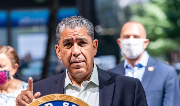 Espaillat impulsa proyecto para limitar el uso del reconocimiento facial del DHS