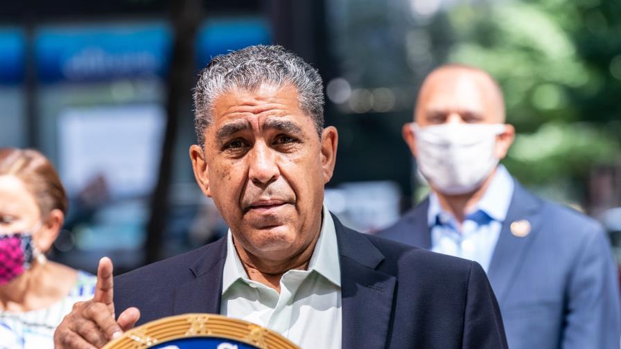 Adriano Espaillat y otros legisladores piden protección para los estudiantes de inglés