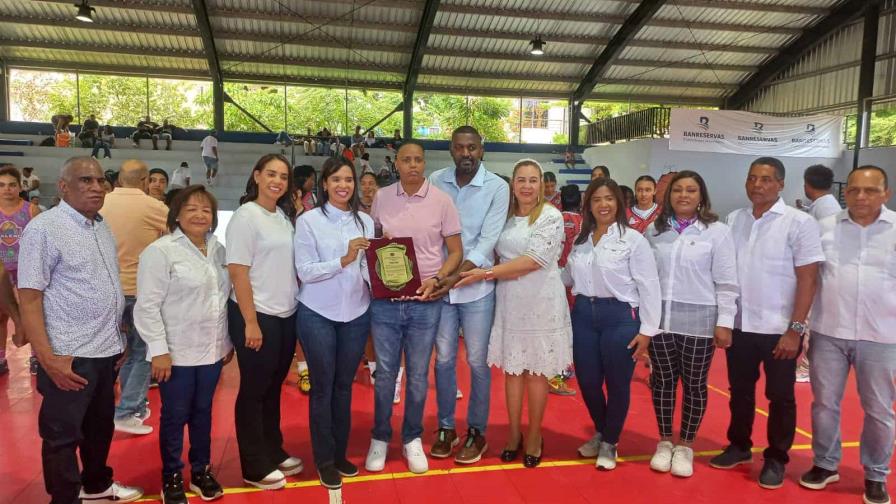 Los Mina debuta con triunfo en el arranque del primer torneo femenino de la provincia Santo Domingo
