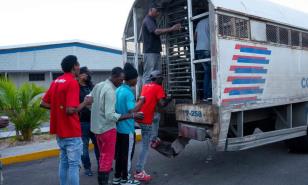 La paradoja de La Camiona: El expreso navide&ntilde;o de los trabajadores haitianos
