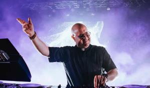 Del altar al escenario: el cura DJ que hizo bailar a miles en España