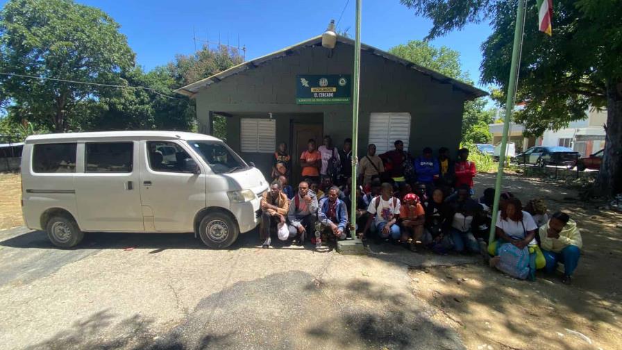El Ejército detiene a 42 haitianos en condición migratoria irregular en operativo en San Juan