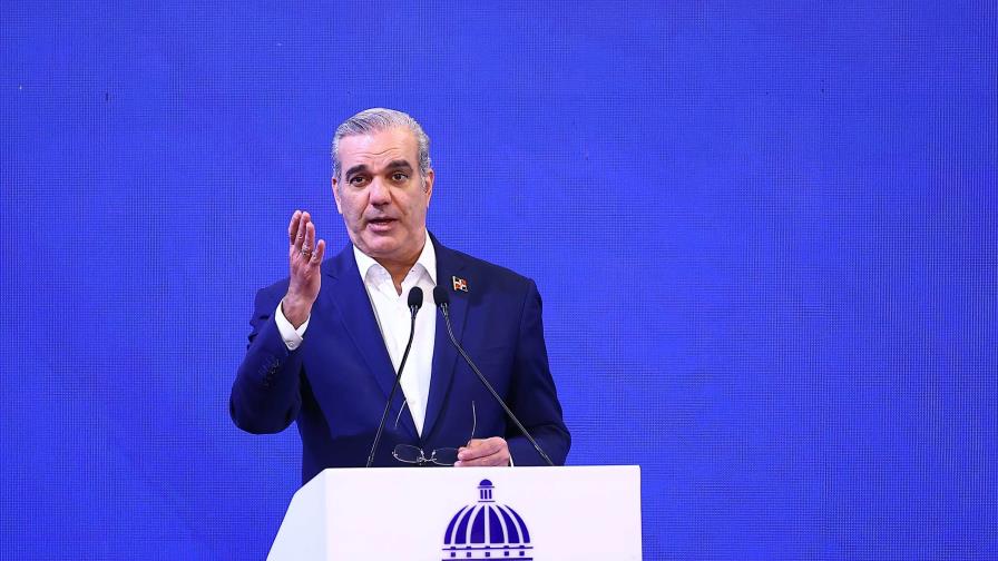 Abinader reconoce que cerca de 3,000 dominicanos necesitan entrar al programa de Alto Costo