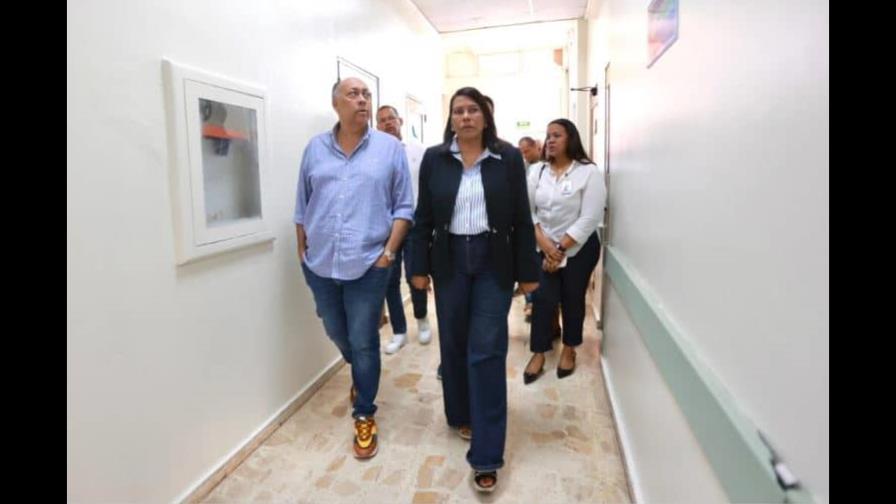 El nuevo director de ARS SEMMA supervisa servicios del hospital en Santiago