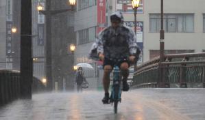 Japón urge a millones a evacuar tras lluvias que provocaron inundaciones y aludes