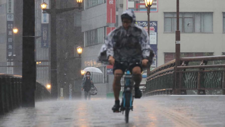 Japón urge a millones a evacuar tras lluvias que provocaron inundaciones y aludes