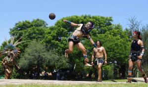 Grupos prehispánicos del oeste de México "luchan" en el mítico juego de pelota