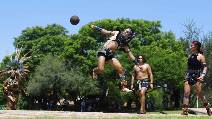 Grupos prehispánicos del oeste de México "luchan" en el mítico juego de pelota