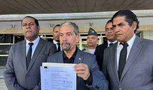 Efemérides Patrias va a Procuraduría y solicita someter a creadores de himno nacional lésbico