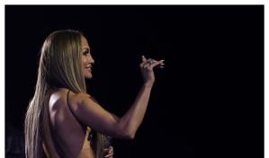 Jennifer López y su encuentro inesperado con un grillo en pleno concierto