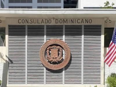 Dominicanos elevan quejas por servicio consulado de RD en Miami
