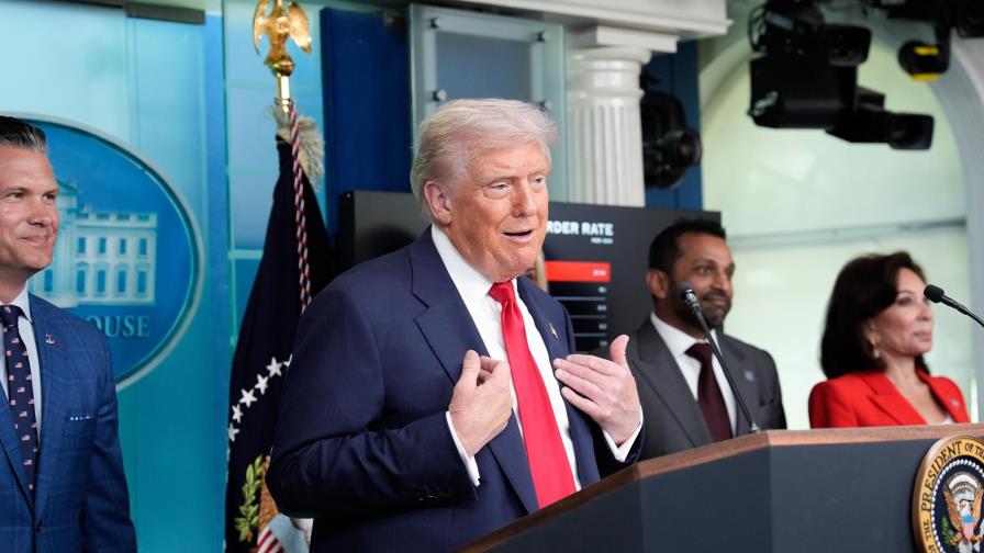 Trump se reúne con el CEO de Intel y aplaude su éxito y ascenso tras pedir su dimisión