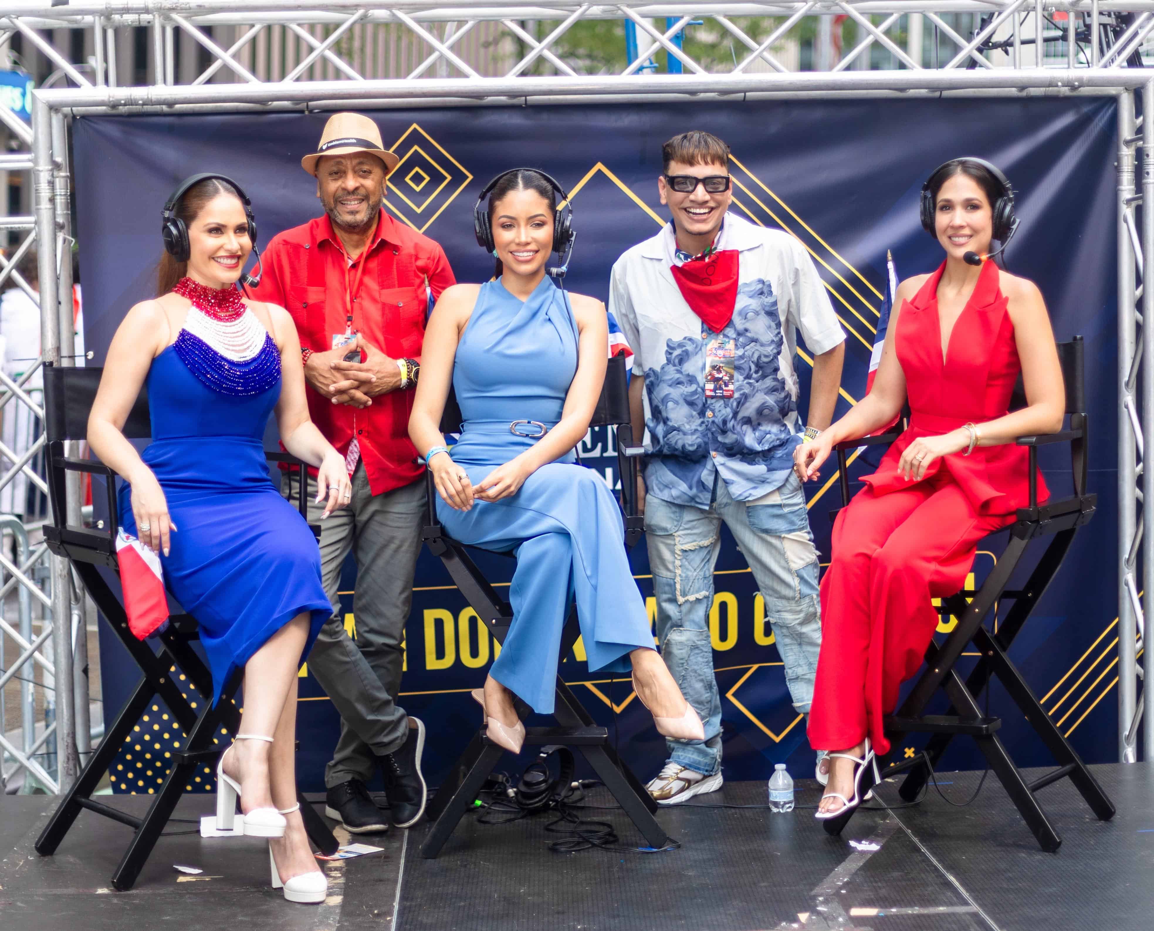 Melissa con los talentos de Grupo Telemicro.