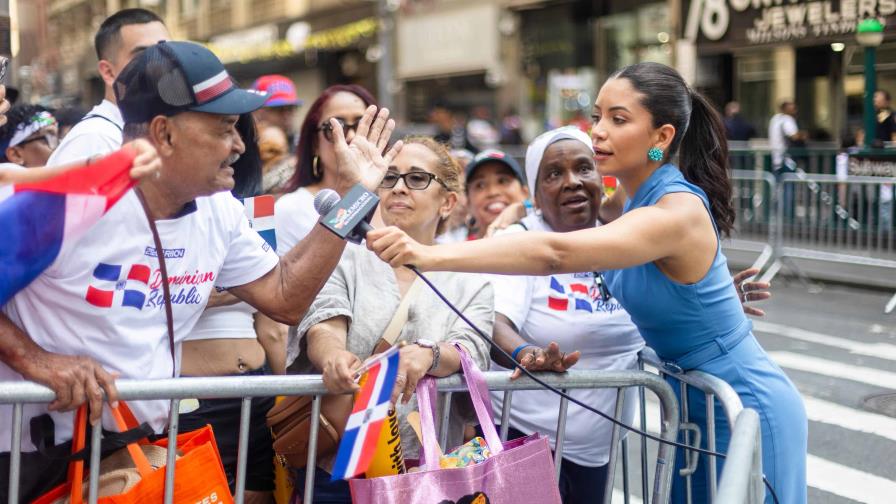 Melissa Santos se destaca en el Desfile Dominicano de Manhattan y la Gran Parada del Bronx