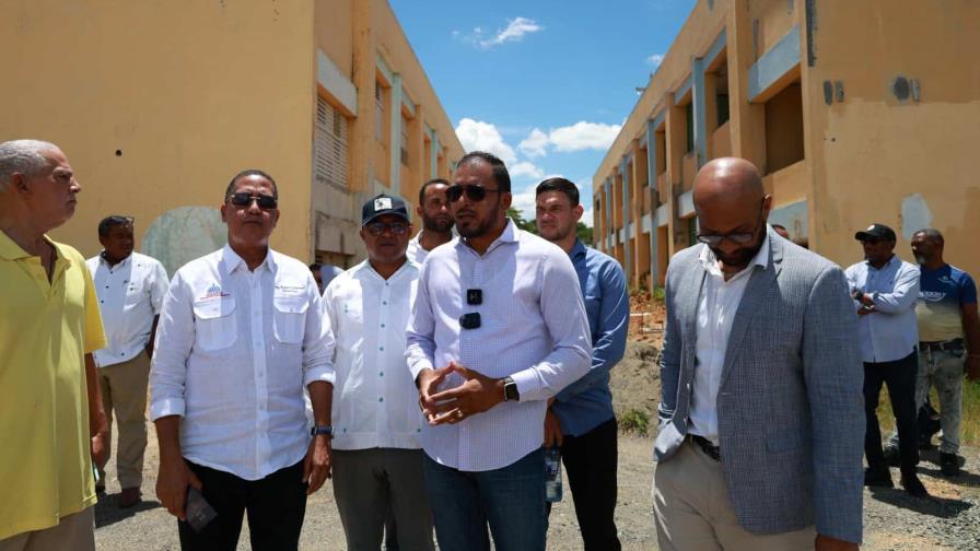 Minerd interviene centros escolares en las provincias Duarte y Hermanas Mirabal