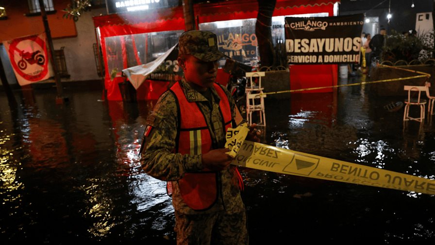 El Zócalo de Ciudad de México registró el domingo la lluvia más intensa desde 1952