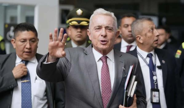 Corte Suprema confirma decisión de Tribunal que dejó en libertad al expresidente Uribe