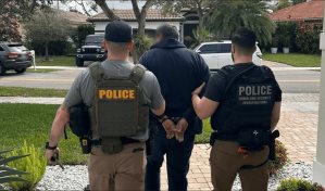 Florida sigue arrestando a inmigrantes bajo polémica ley pese a orden del Supremo de EE. UU.