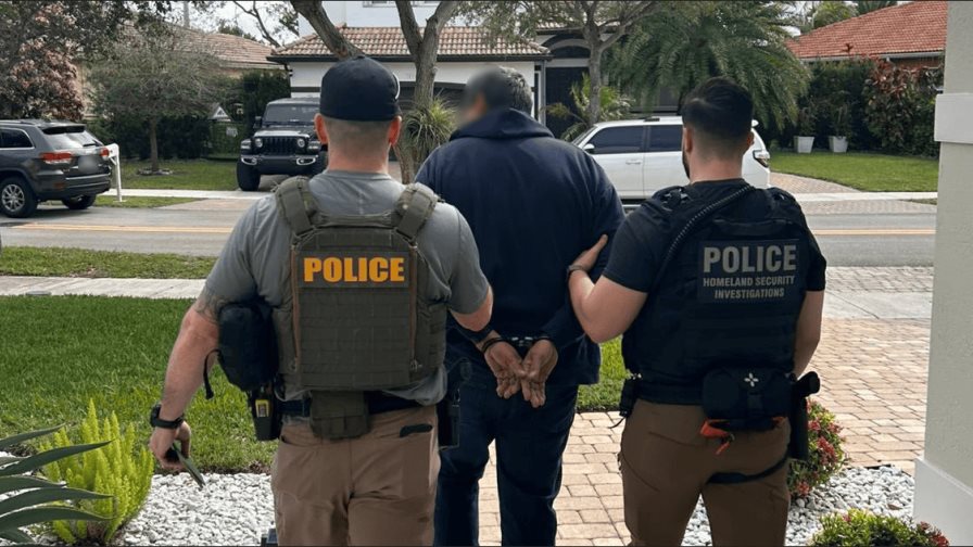 Florida sigue arrestando a inmigrantes bajo polémica ley pese a orden del Supremo de EE. UU.
