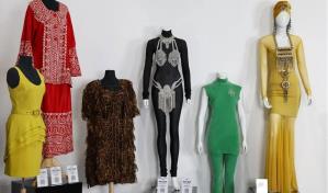 Un traje que Whitney Houston usó en un concierto es subastado por 22,400 dólares