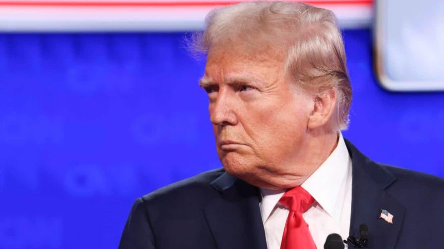 Trump firma orden ejecutiva para facilitar viajes comerciales al espacio