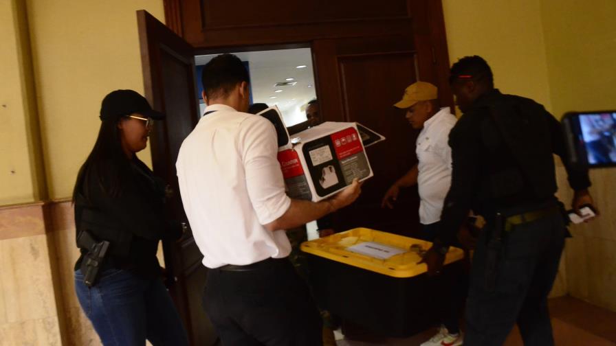 FBI y Ministerio Público realizan allanamientos simultáneos en EE. UU. y RD a red de cibercrimen