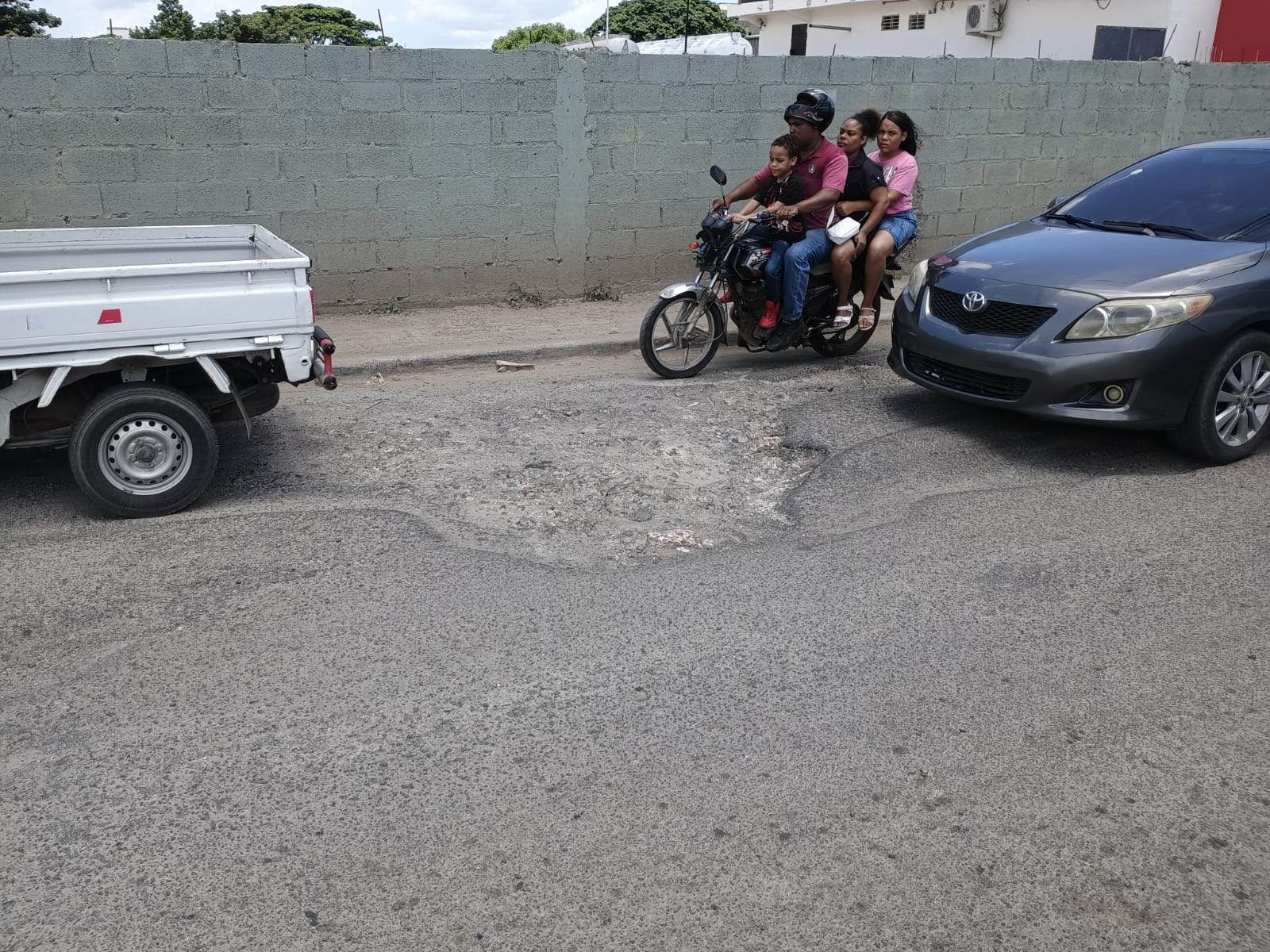 Los vehículos rompen piezas al transitar por los hoyos, informan choferes