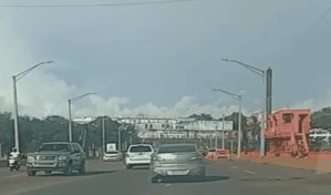 ¡Se está cruzando, se está cruzando!, reabren el puente flotante