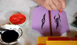 Jóvenes chinas rescatan del olvido una antigua escritura secreta usada entre mujeres
