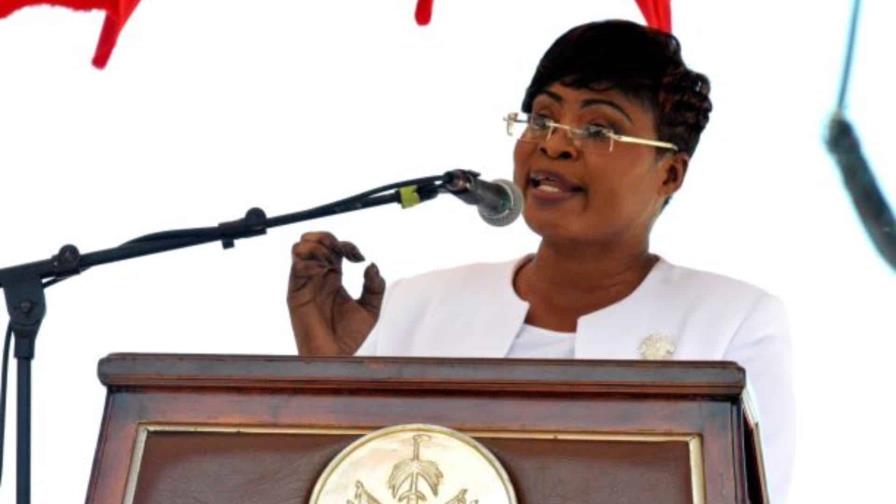 Exfuncionaria haitiana detenida en aeropuerto de Puerto Plata continúa en manos de Migración Exfuncionaria haitiana detenida en aeropuerto de Puerto Plata continúa en manos de Migración